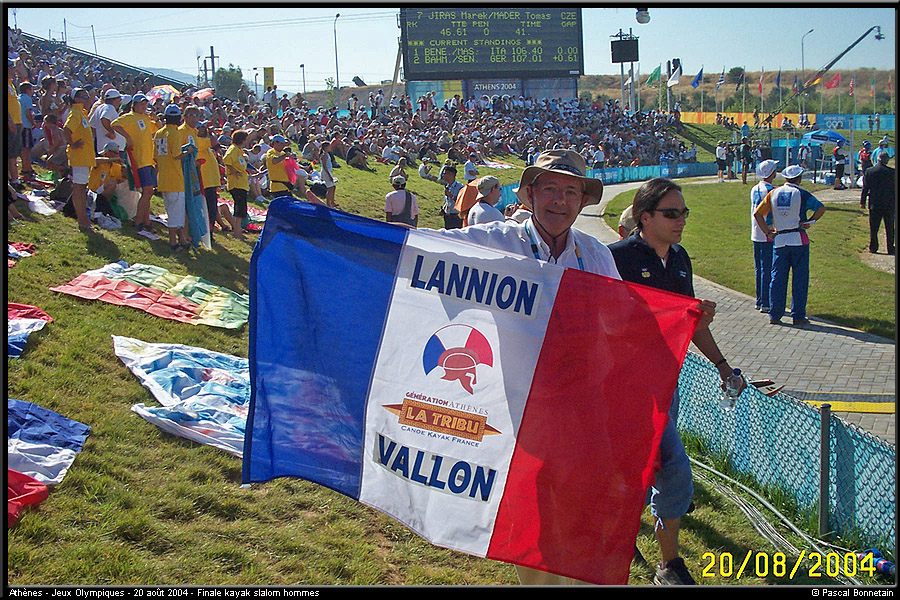 athens_tribunes_04